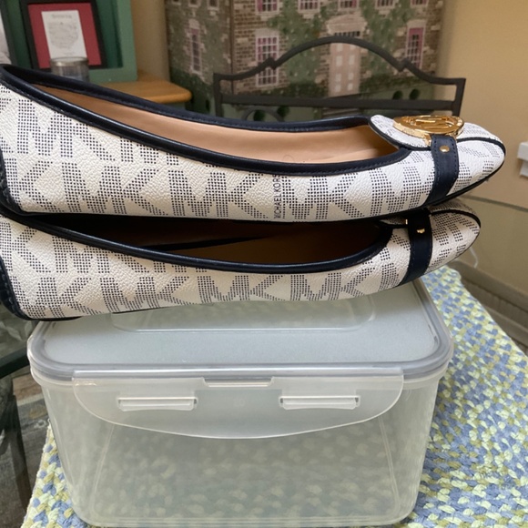 Michael Kors Ballet Flats - Picture 4 of 7